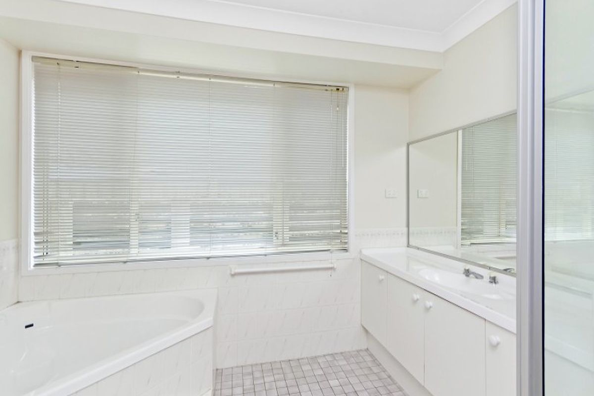 8 Sandpiper Place, Green Point