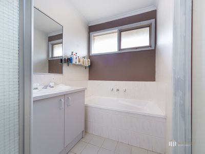 8 Hillview Rise, Hampton Park
