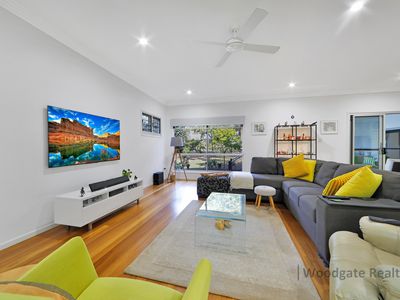 10 PAPERBARK COURT, Woodgate
