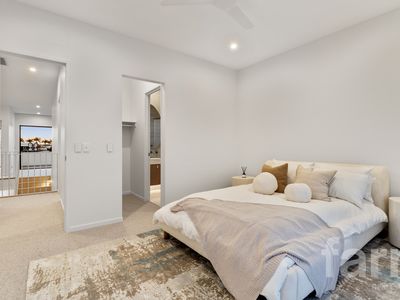 3 / 2 Lyra Avenue, Hope Island