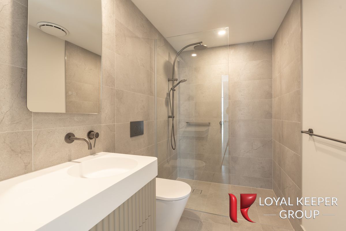 2301 / 10 Sickle Avenue, Hope Island