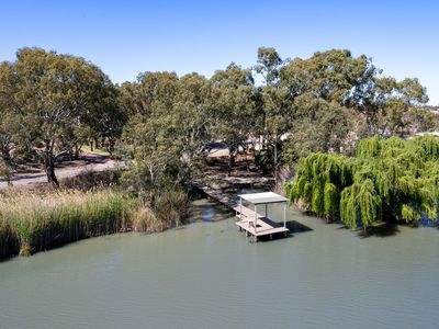 210 East Front Road, Cowirra