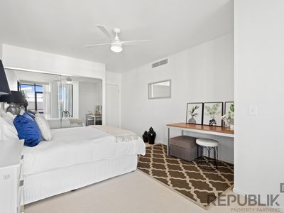 2205 / 2 Ephraim Island Parade, Paradise Point