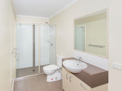 5 Wedge Tail Court, Griffin