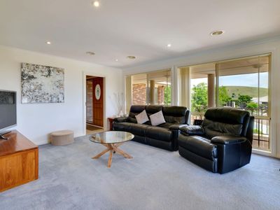 2 Camphorwood Close, Jerrabomberra