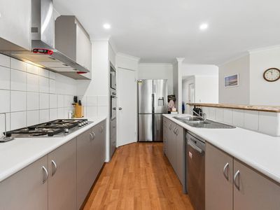 10 Teague Way, Lakelands