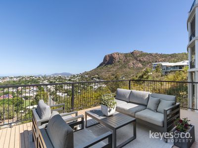 10 Balmoral Drive, Castle Hill