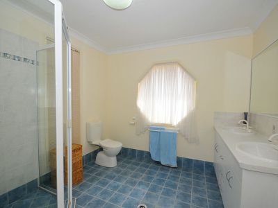 5 CURRAWONG COURT, Eli Waters