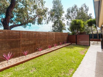 10 Lakeside Drive, Point Cook