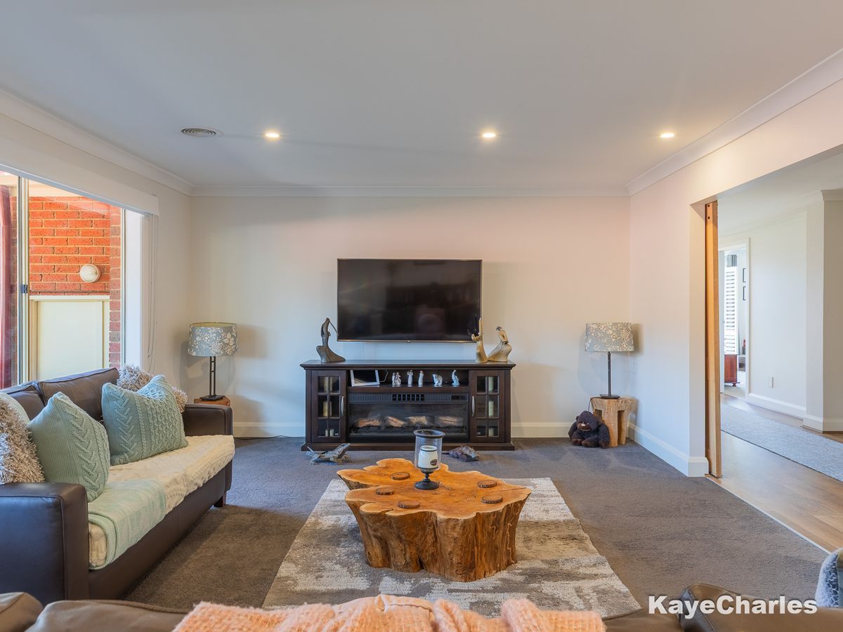 6 Mountain View Circuit, Beaconsfield