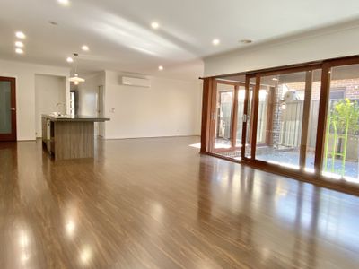 1158 Ison Road, Manor Lakes