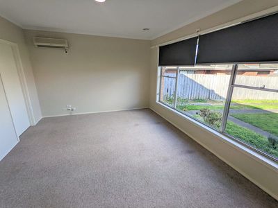 8 Vega Court, Newcomb