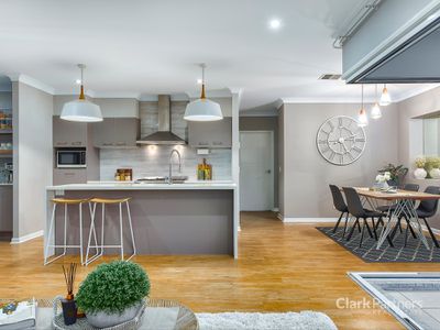 2 Lefroy Court, Warner