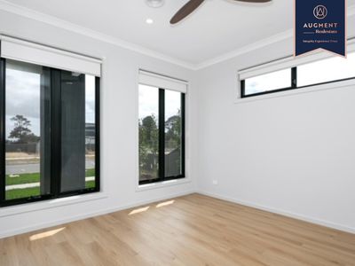 8 Polkinghorne View, Lucas