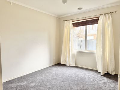 10 Maclarens Close, Manor Lakes