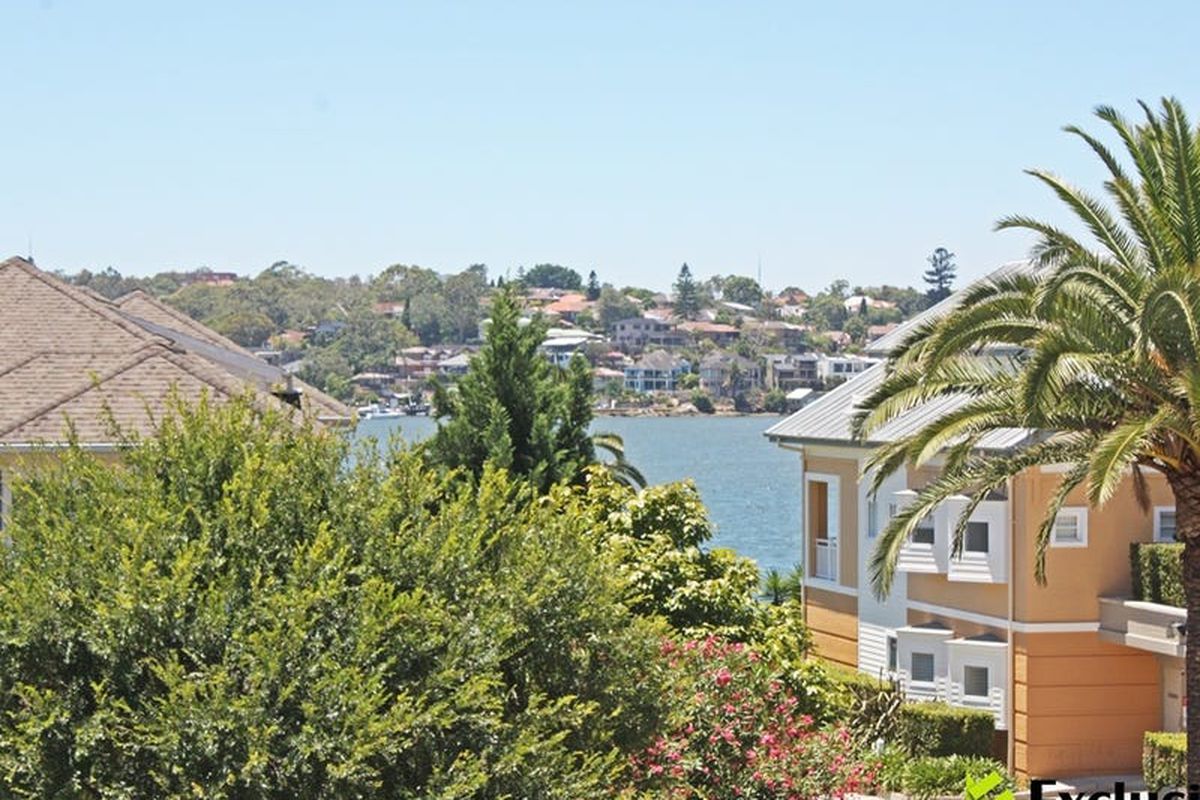 207 / 28 Peninsula Drive, Breakfast Point
