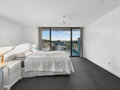 5103 Point Drive, Hope Island