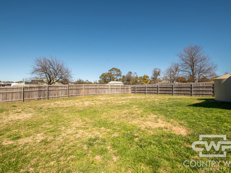48 Manse Street, Guyra