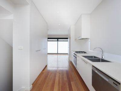 2 / 18 Rothwell Street, Ascot Vale