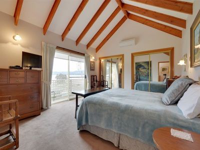 6687 Channel Highway, Deep Bay