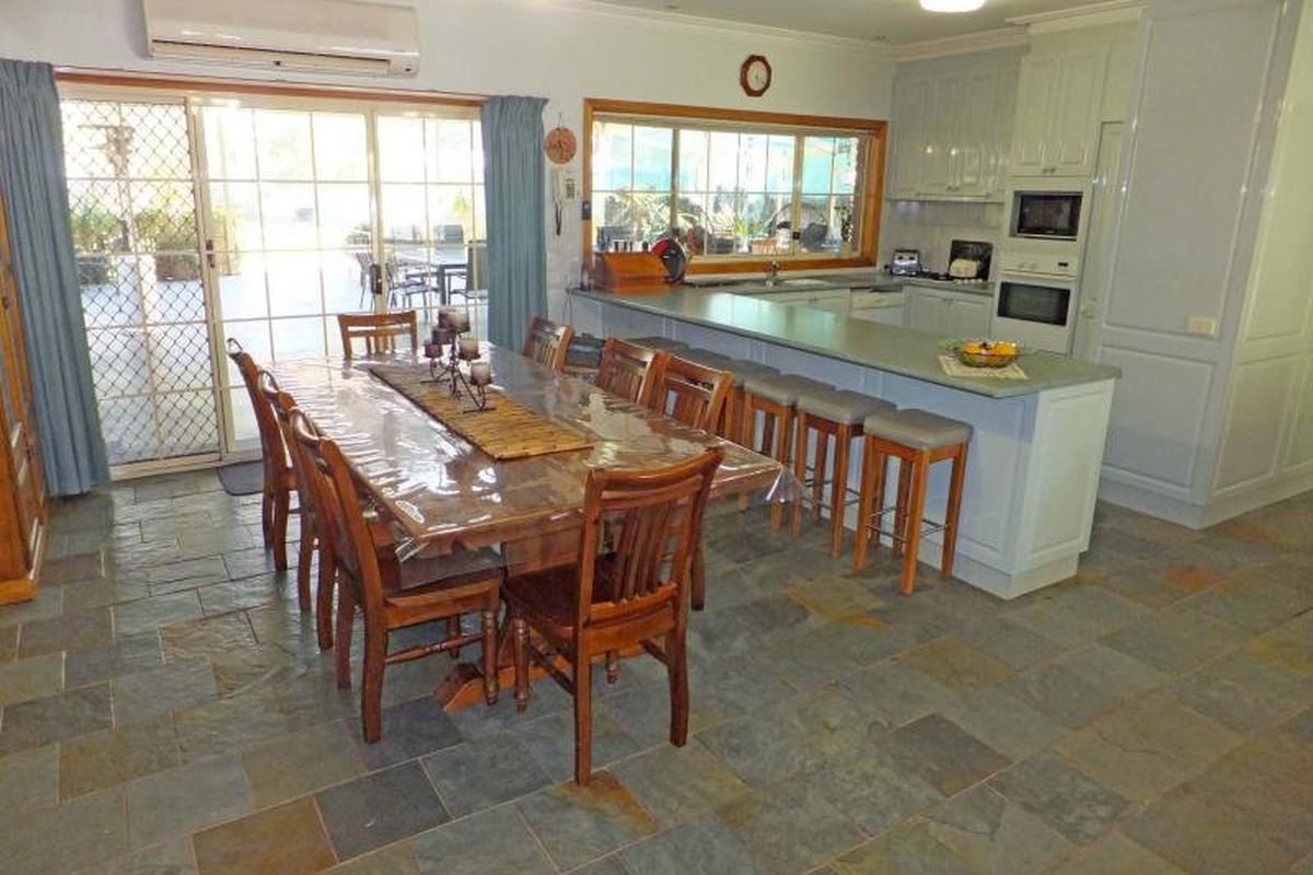 100 The Avenue , Kyabram