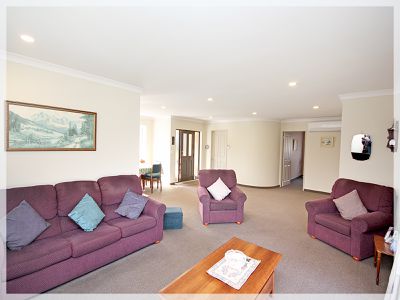93A Queen Street West, Levin