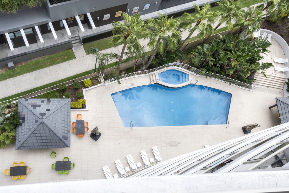 905 / 42 Surf Parade, Broadbeach