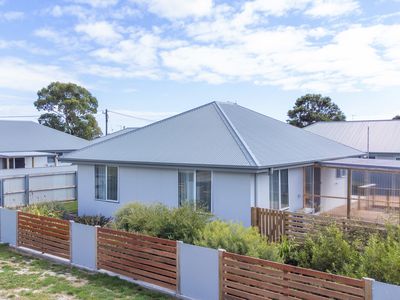 2 / 39 Adelaide Street, George Town
