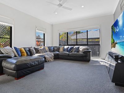 5 Pathfinder Road, Coomera Waters