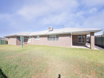 2 Shetland Avenue, Dubbo