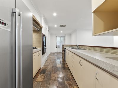 6 Bovell Gardens, Leeming