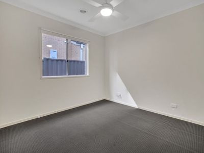 44 Firecrest Road, Manor Lakes