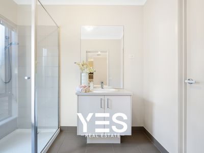37 St Clair Avenue, Cranbourne West