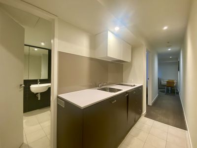 832 / 572 St Kilda Road, Melbourne