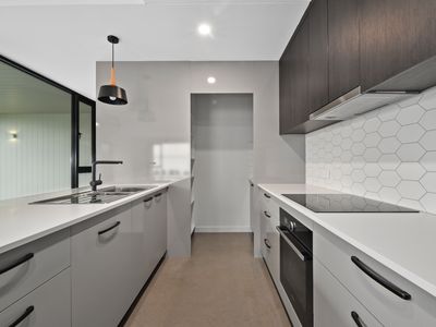 2 / 54 Landsborough Avenue, Newstead