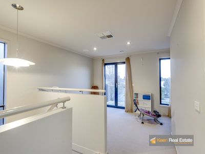 10 Fallingwater Drive, Pakenham