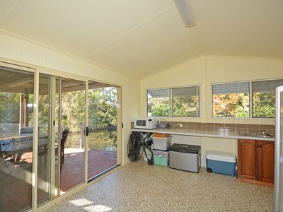 8 Lakeside Court, Torquay