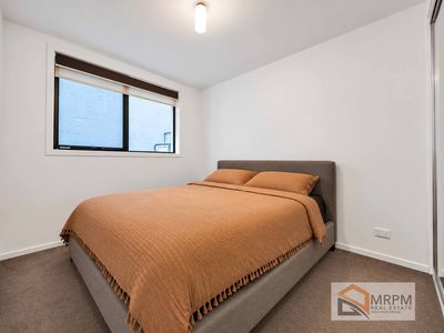 18 Lakeside Crescent, Keilor East