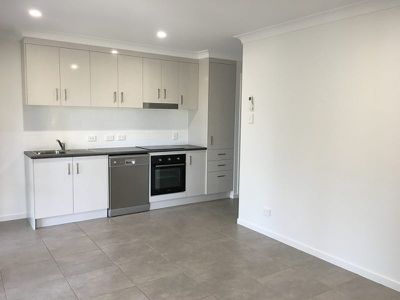 2 / 102 Bradman Way, Urangan