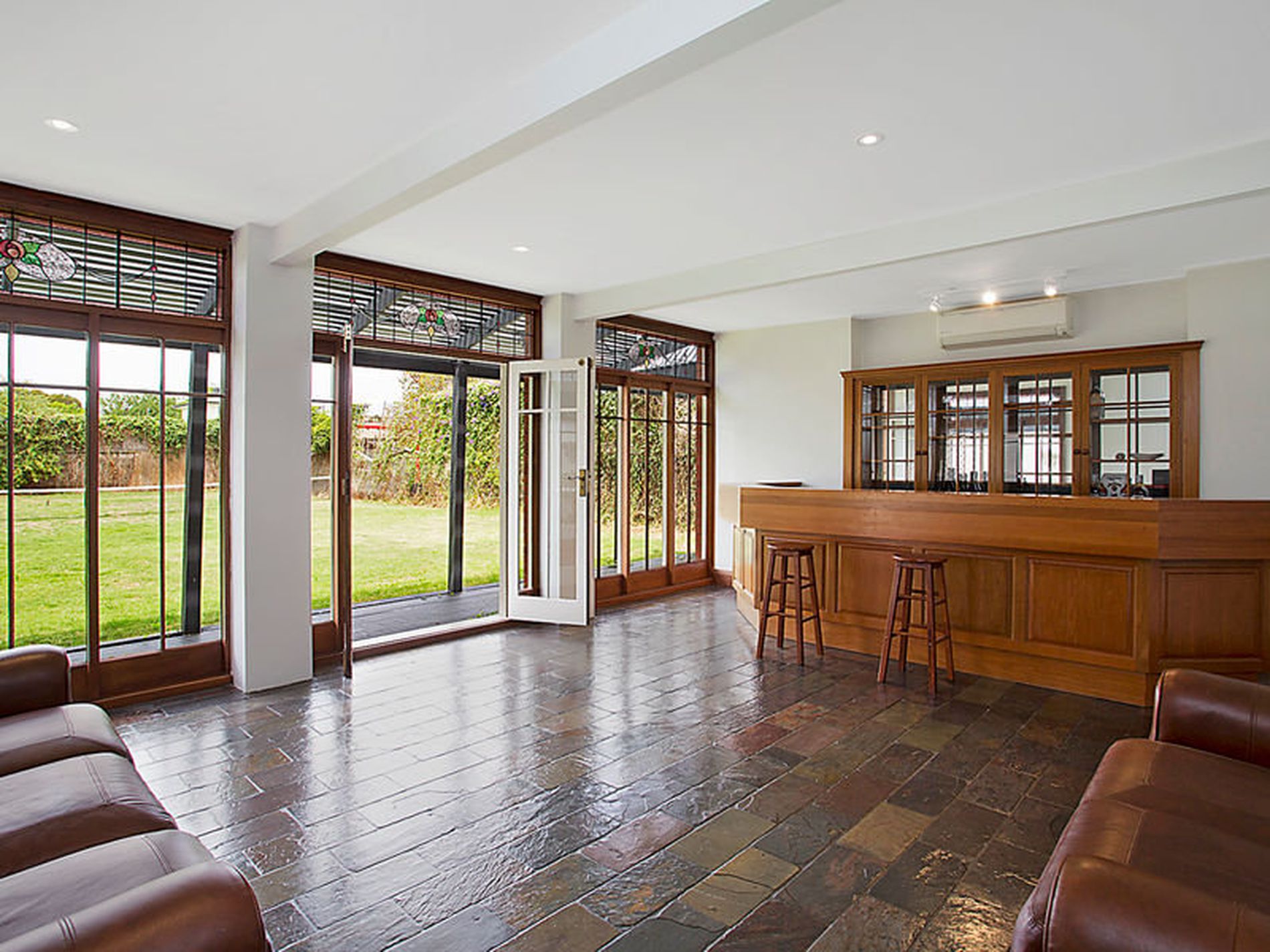 9 Cross Road, Kingswood