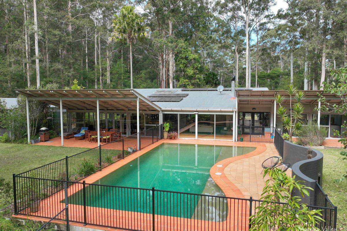 380 Hubbards Road North, Topi Topi