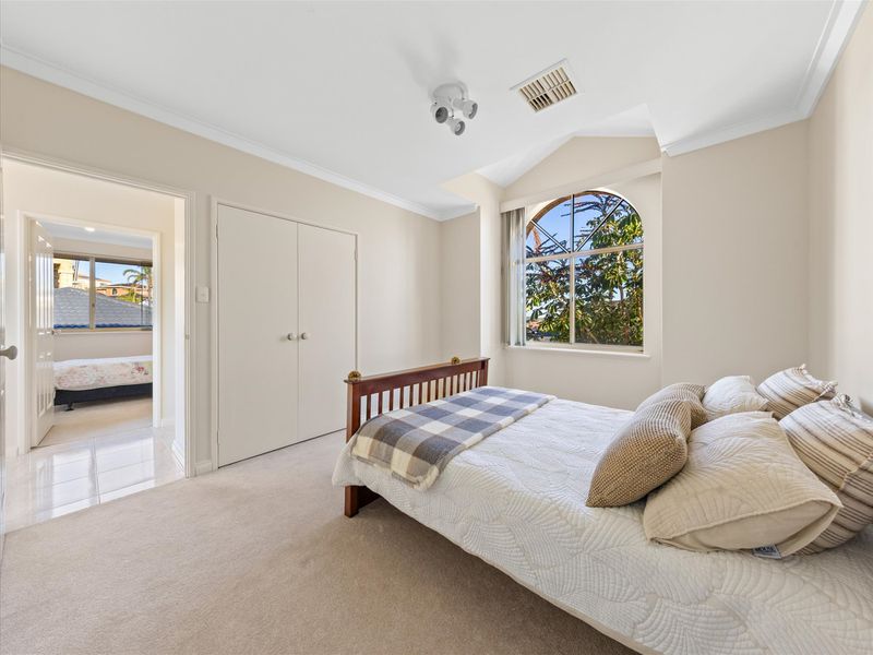 39 Castellon Crescent, Coogee