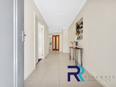 5 EMMETTS MEWS, Deer Park