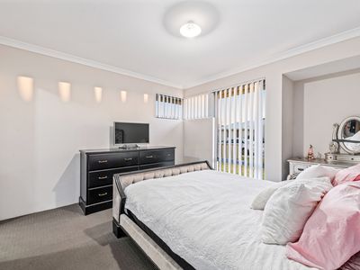 27 Calneggia Drive, Byford