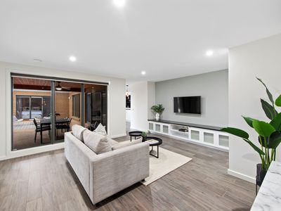 4 PIONEER PLACE, Thurgoona