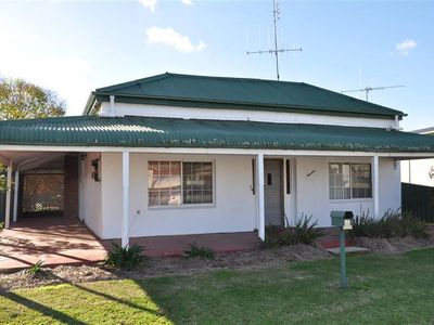 19 Queen  St, Forbes