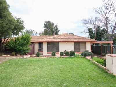 11 Bass Place, Dubbo