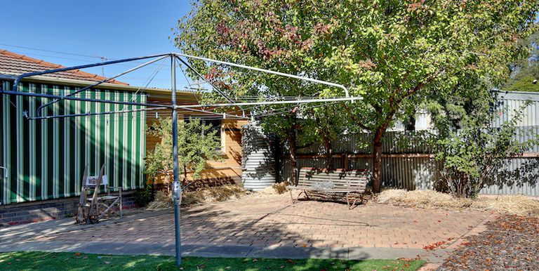 20 Brock, Euroa