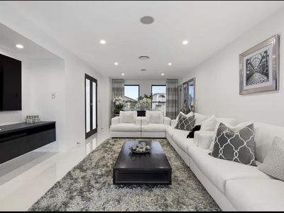 7 Volante Crescent, Mermaid Waters
