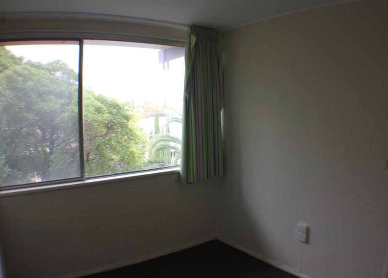 9 / 27 High Street, Glenelg